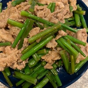 にんにくの芽と牛肉のオイスターソース炒め